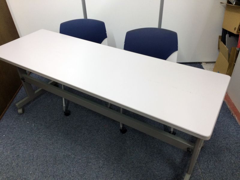 【セット商品】テーブルとイスセットコスト重視の御客様必見セット！！
                        
                                    中古
            