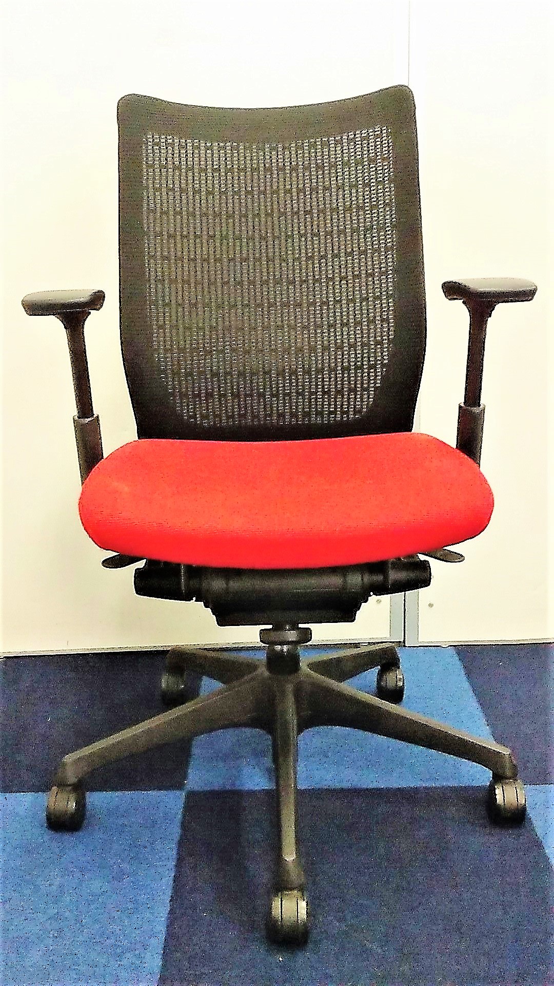 okamura★中古美品★オフィスチェア4脚セット♪レッド okamura☆中古美品☆オフィスチェア4脚セット♪レッド