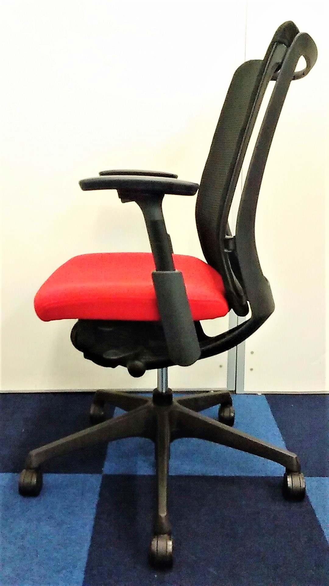 okamura★中古美品★オフィスチェア4脚セット♪レッド 中古】ヴィスコンテチェア CWF 4ZA オカムラ/okamura 肘付