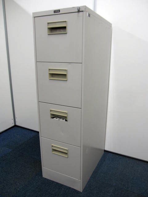 【訳あり品】ファイルキャビネット A4×4段【取っ手が割れている為安い】
                        ファイルネット
                                    中古
            
