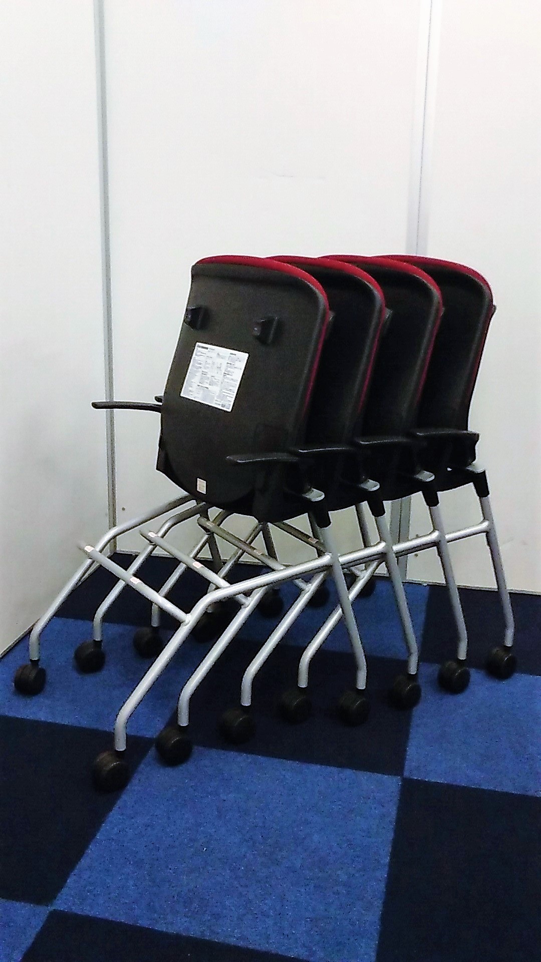 【4脚セット】お得な4脚セットです！通常の価格よりお安くご提供!!この機会をお見逃しなく!!
                        オルディナ
                                    中古
            