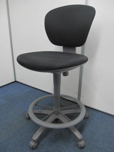 【希少】レグノ２　ハイタイプ　肘無しチェアー ステップ付 カラー：ブラック【ハイカウンター等にも使えます】
                        レグノ2
                                    中古
            