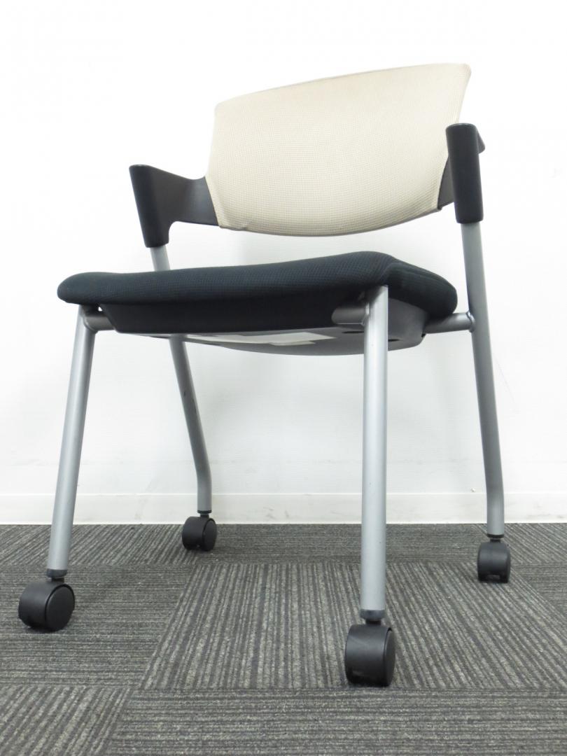 【コクヨ製】キャスター付ミーティングチェア　上に乗せてまとめる事も可能です！【8脚入荷！】
                        プロッティ
                                    中古
            