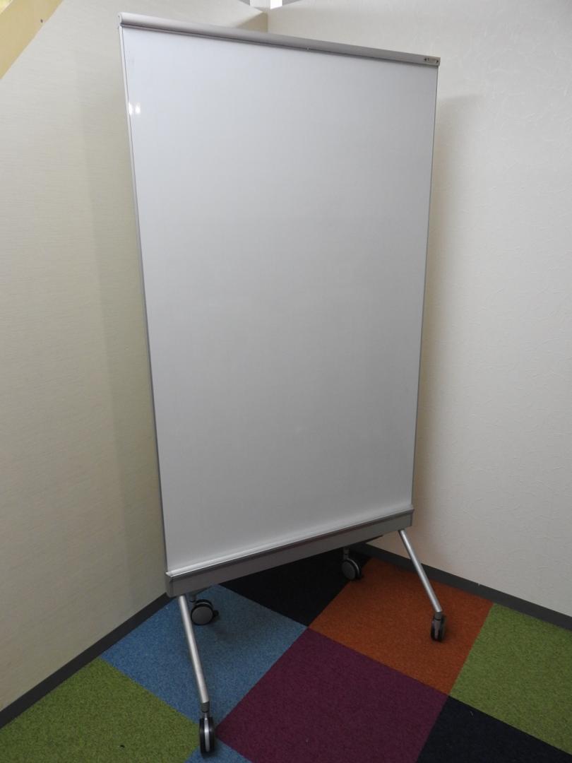 【オフィスの必須アイテム】会議で活躍間違いナシ！！国内トップメーカーの脚付きホワイトボード【オカムラ製】【片面ホワイトボード】【RP】
                        
                                    中古
            