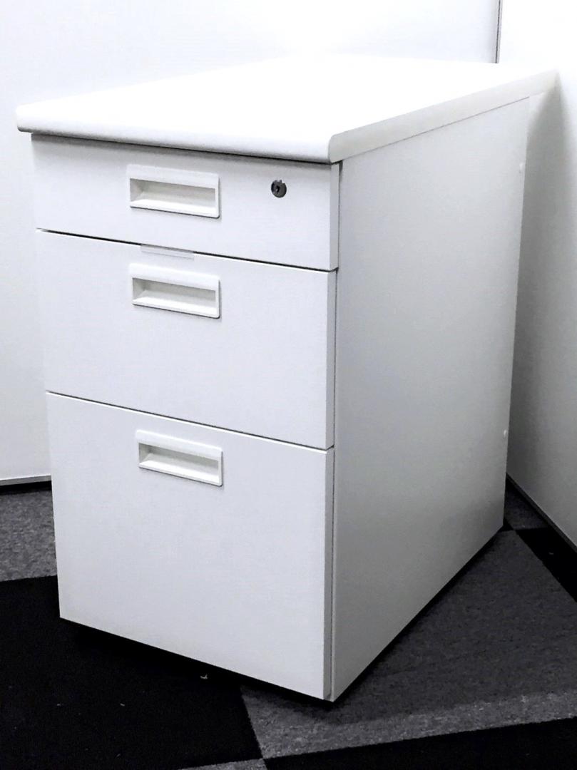 【状態良好 鍵2本付】デスクと同じ高さでデスクを広く！■収納もたっぷり■人気のホワイト
                        
                                    新古品
            