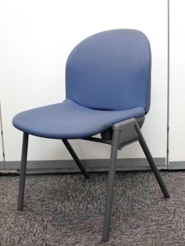 座面がふかっとしてしっかり厚みのあるスタッキングチェア！！
                        
                                    中古
            