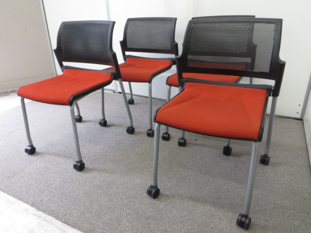 【4脚セット販売！】赤のスタッキングチェア！
                        
                                    中古
            