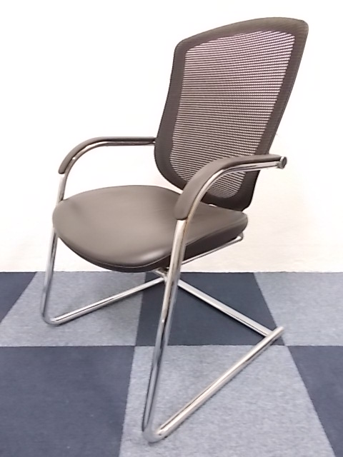 【定価13万！！】【人気シリーズ】オカムラ製　最高級会議室やエントランスへ!!デザイン・座り心地共にトップクラス！ 高級感ある革張りタイプ！！
                        コンテッサ
                                    中古
            