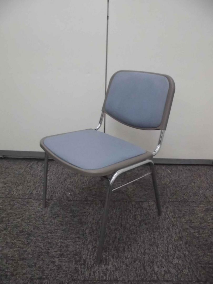 【スタッキングチェア　人気色のブルー入荷！！】 
                        
                                    中古
            