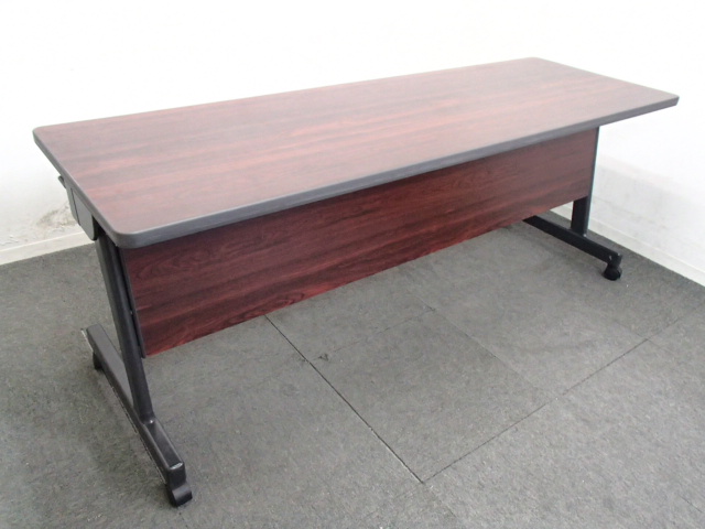 【4台入荷】｜サイドスタックテーブル！｜研修室や会議用におススメ！
                        
                                    中古
            