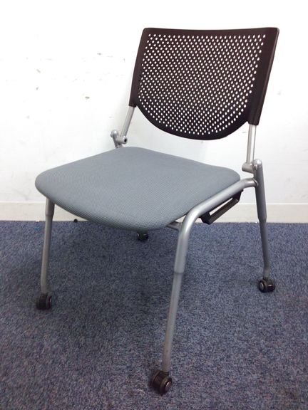 【オカムラ人気の会議チェア】13脚とまとまっての入荷です！会議室新設にぜひ！
                        プロスタック
                                    中古
            