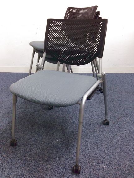 【セット価格】定番シリーズのキャスター付きスタッキングチェア4脚セット商品！！
                        プロスタック
                                    中古
            