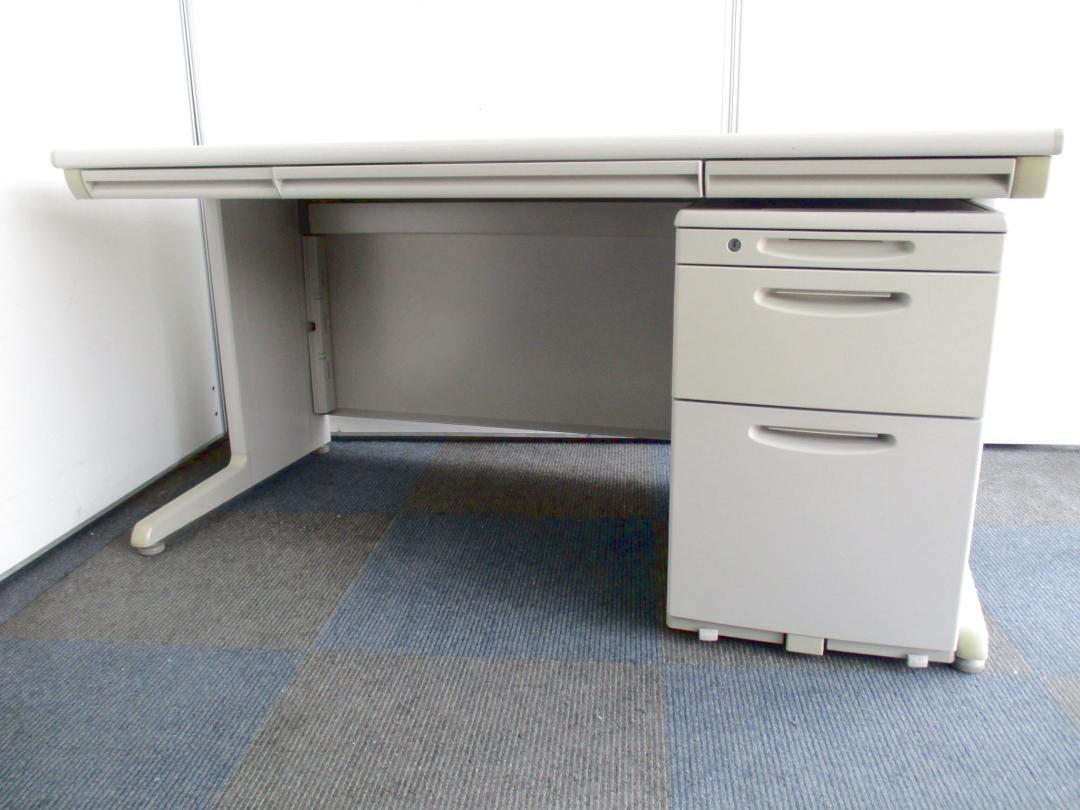 【今なら2台揃います！】定番人気のオカムラ製SDシリーズのコラボです！【お得な疑似片袖デスク！】
                        その他シリーズ
                                    中古
            