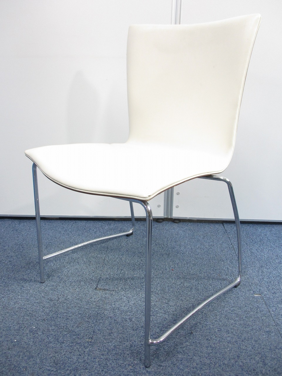 【おつとめ品】ホワイトのミーティングチェア！自然なカラーリングが◎！
                        
                                    中古
            