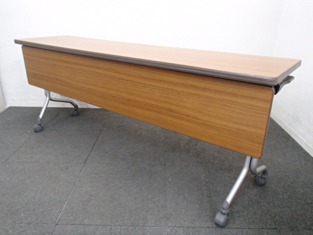 【15台入荷】｜スタックテーブル｜幕板付き｜W1800サイズ｜会議室や研修室におススメ！
                        
                                    中古
            