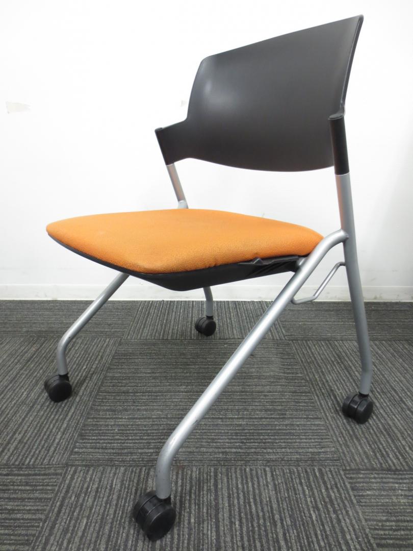 【1脚のみ！早いもの勝ち！】座面跳ね上げ可能な便利なネスティングチェアが1脚のみ入荷！　■　ご自宅のPC用チェアとしてもオススメです！
                        
                                    中古
            