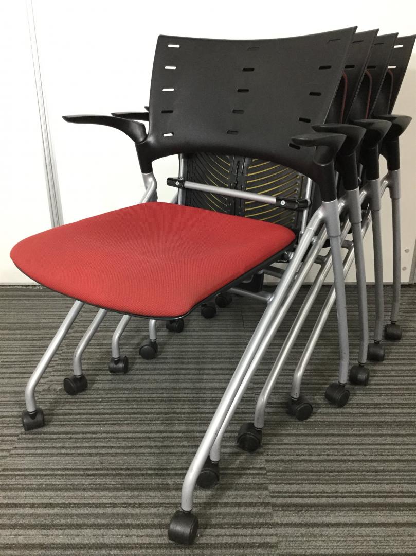 【4脚セット】イトーキ　マノスチェア！鮮やかなレッドでオフィスを明るく！!
                        マノス
                                    中古
            