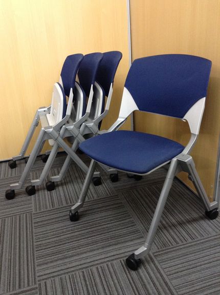 【26脚入荷】スタッキング、ネスティング共に可能な国内メーカー品！
                        FM-320
                                    中古
            