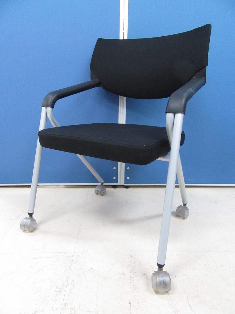 [シンプルかつスタイリッシュ!!]Dauphin(ドーファン) ネスティングチェア■座面が広く、ゆったりとリラックス!!人気のブラックカラーの肘付チェアです!!
                        
                                    中古
            