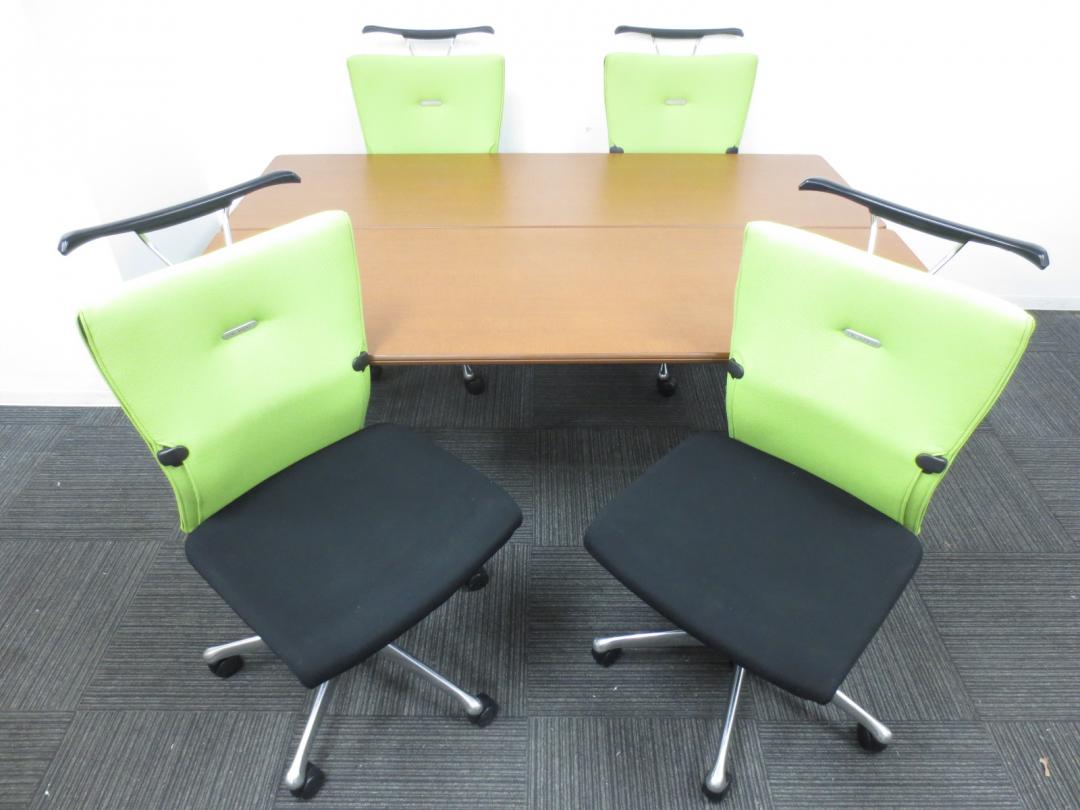 【現代オフィスの流行カラー】【木目×ライトグリーン】重厚感とカジュアル性を兼ね備えたテーブルとチェアのセット商品です！来客スペース、応接室、面談室、セミナールームへの導入がおすすめ
                        オカムラ製フィーゴチェア+ウチダ製ミーティングテーブル
                                    中古
            