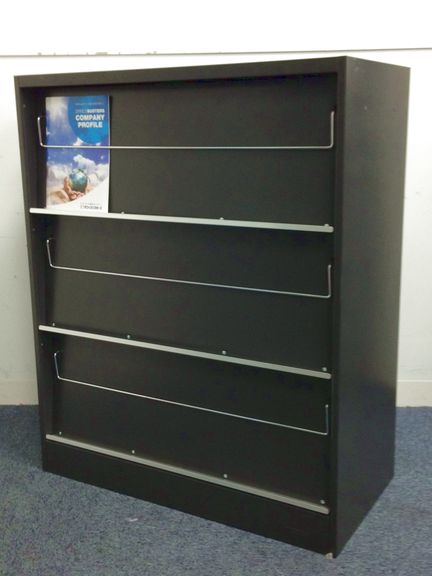 【見た目で勝負！デザイン関係のオフィスにオススメ！】1台のみ入りました！ブラックの雑誌架
                        42
                                    中古
            