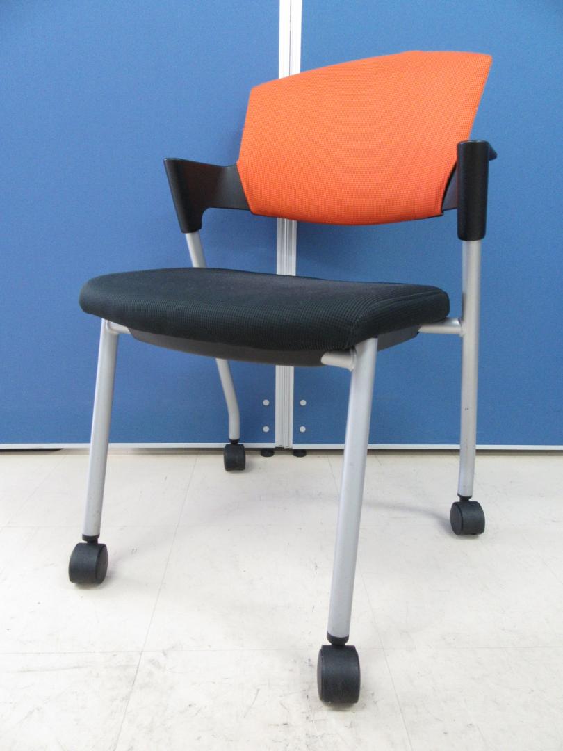 [11脚入荷!!]コクヨ製 プロッティチェア(Protty) ダンジェリン■ふかふかの座面と肘掛けが人気です!!導入企業様多数!!長時間でも快適な座り心地を実現したミーティングチェアです!! 
                        プロッティ
                                    中古
            