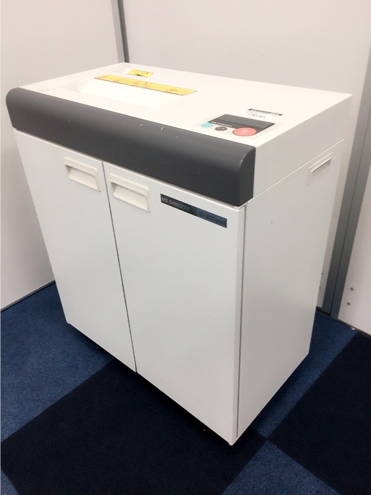 【CDも裁断可能なシュレッダー!!】新品時は同時裁断28枚まで可能!!【安心の明光商会製!!】
                        
                                    中古
            