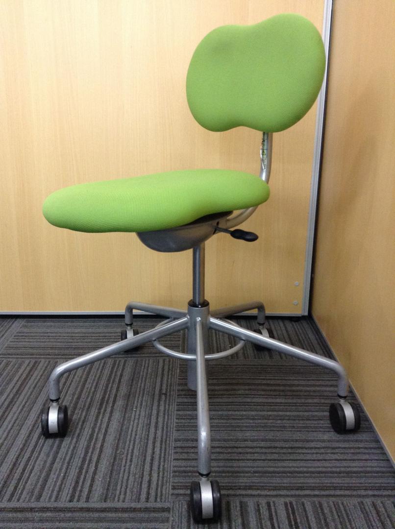 【イトーキ製】オフィスに新しい「遊び心」を機能化したチェア！！
                        タシット
                                    中古
            