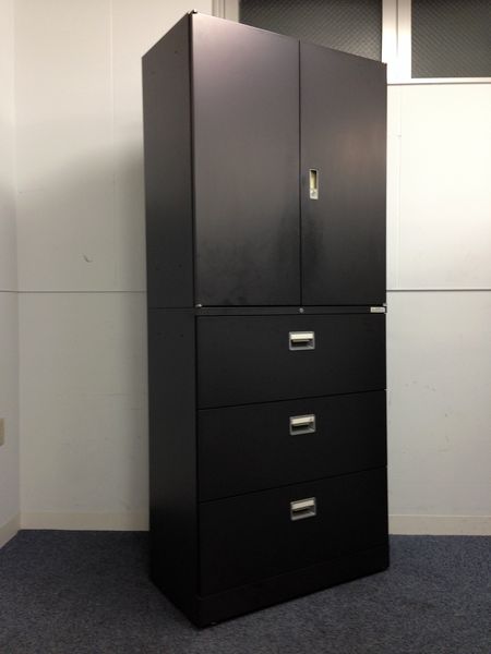 【5セット入荷】漆黒のブラック再び登場！！上下セットの大容量収納キャビネット！！
                        42
                                    中古
            