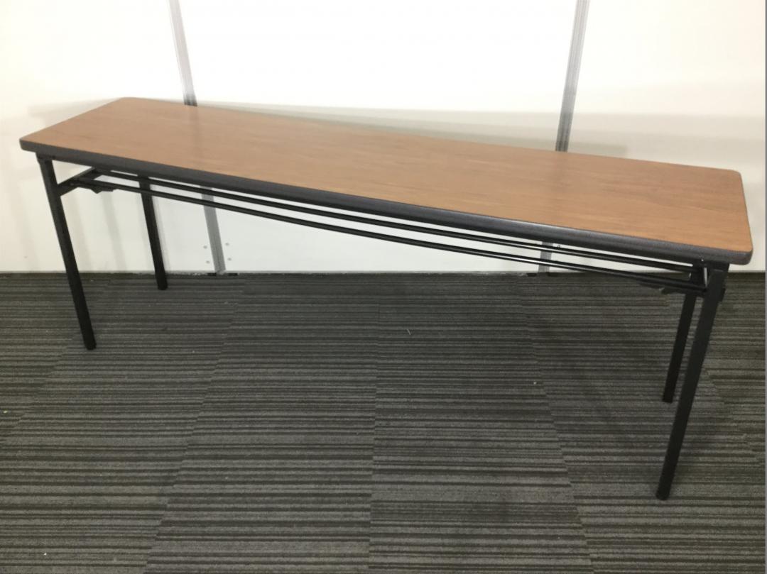 急な会議やイベントに最適!!折り畳みテーブル!!
                        
                                    中古
            