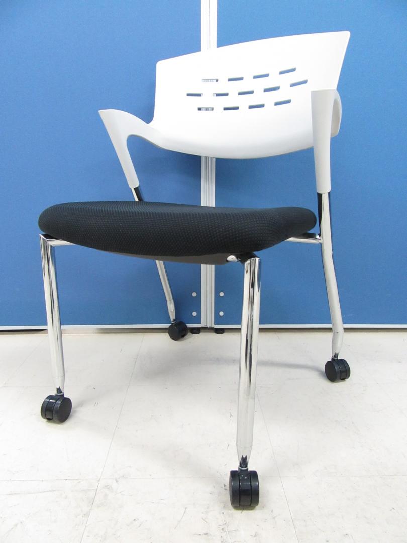 [すっきりしたデザイン!!]イトーキ製 スタッキングチェア カクタスシリーズ■ミーティングや商談・セミナー等でのご使用におすすめです!!使用しない時は、重ねて収納頂けます!!
                        カクタス
                                    中古
            