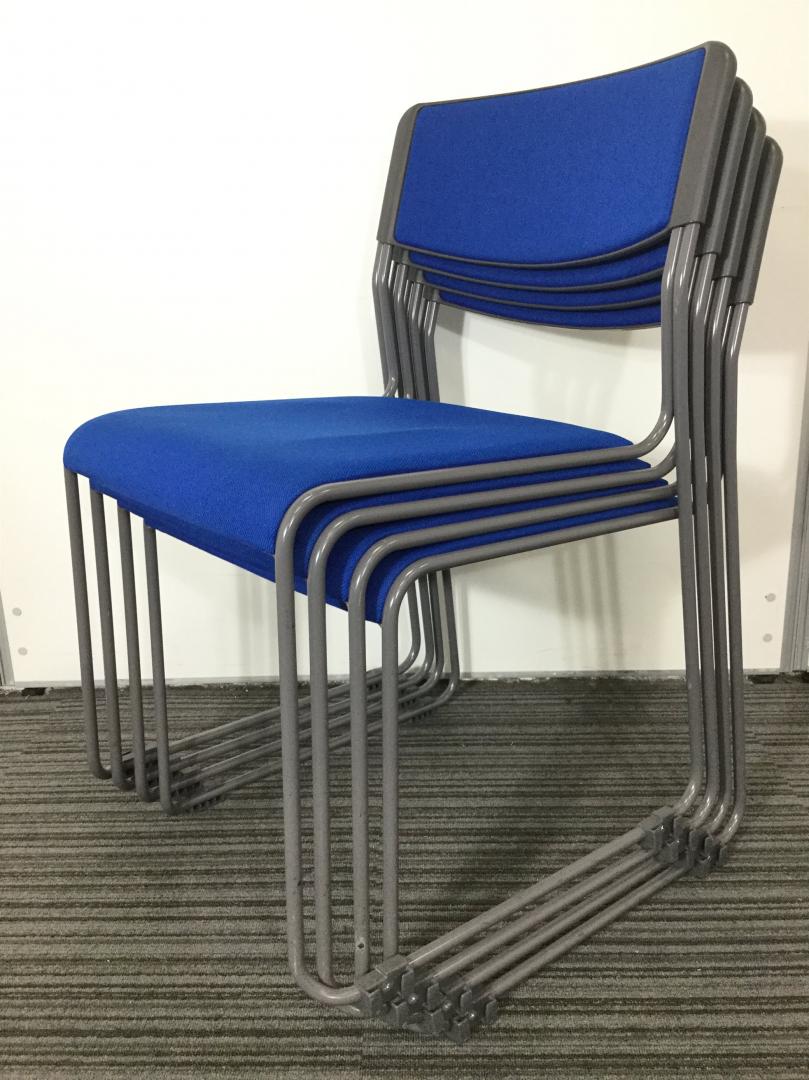 【4脚セット】ローコスト　スタッキングチェア｜お得な4脚セットで揃います！
                        
                                    中古
            