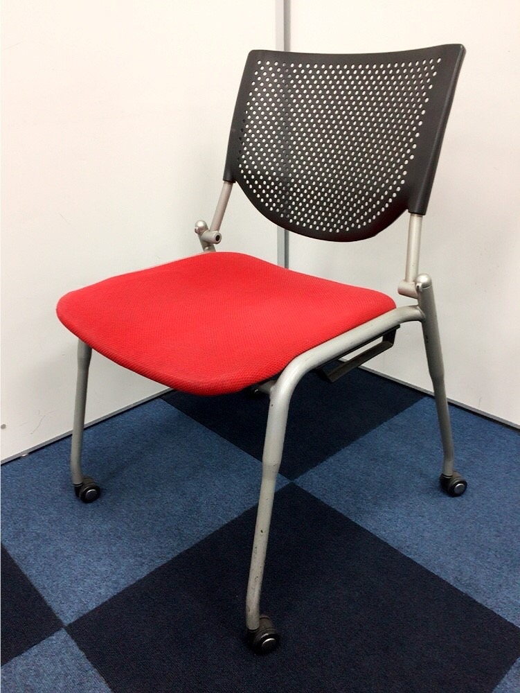 【オカムラ製の定番アイテム】■プロスタックシリーズ　■キャスター付きですので移動が楽々ですし、重ねて収納できるので、場所を取りません!!
                        プロスタック
                                    中古
            