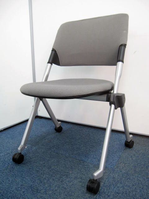 【おつとめ品】座面、背面にシミがある為特別価格にてご提供致します。【水平・垂直どちらのスタッキングも可能な優れ物】※使用上の問題はございません。
                        リータ
                                    中古
            