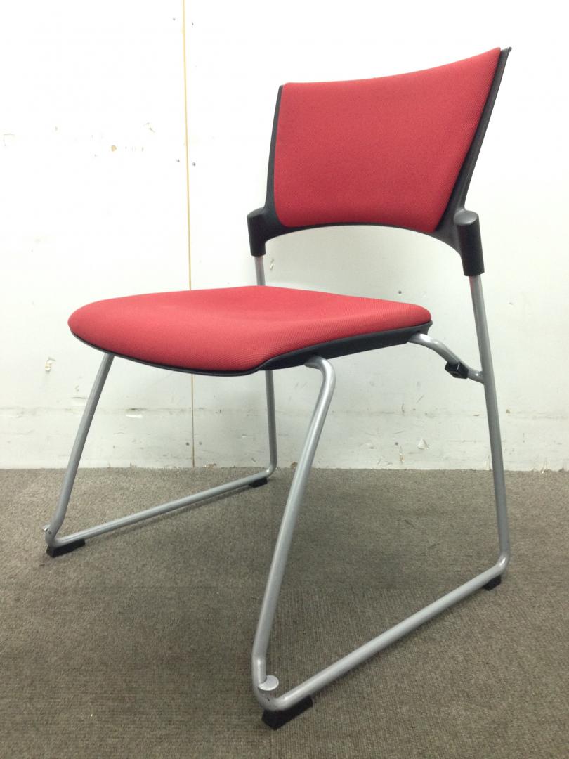【4脚入荷】布張りでクッション性もあるスタッキングチェア　イトーキ製
                        マノス
                                    中古
            