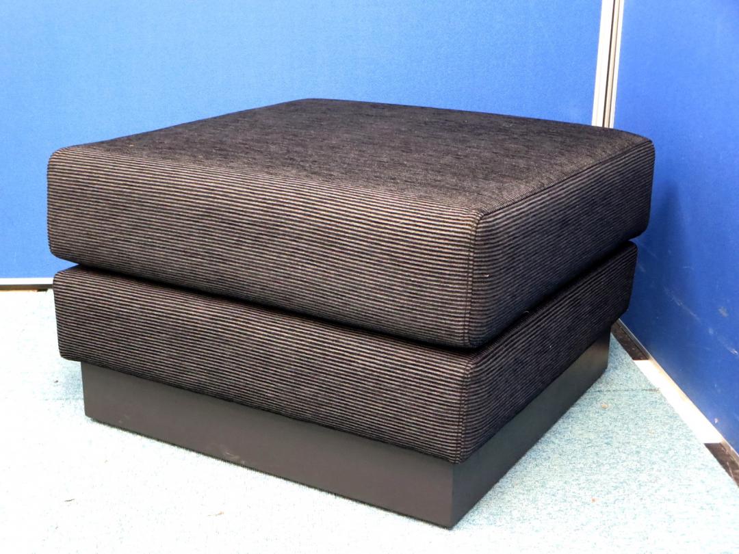 【限定２つです！】高級感のあるオットマン■中古でお安くご案内！【スツール】
                        
                                    中古
            