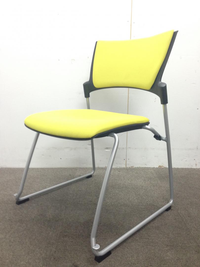 【2脚入荷】イトーキ製スタッキングチェア　明るいライトグリーン
                        マノス
                                    中古
            