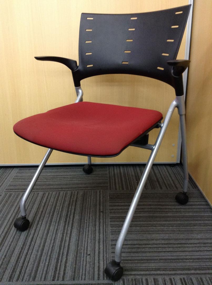 【イトーキ製】軽快なデザインと、豊富なバリエーションが魅力のチェア！！
                        マノス
                                    中古
            