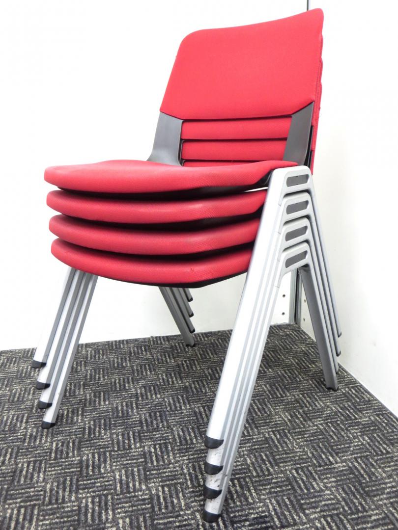 【４セット入荷！】明るい印象のレッド！■軽くて移動もしやすい■ネスティングチェアなので収納も楽チン！
                        フリップ
                                    中古
            