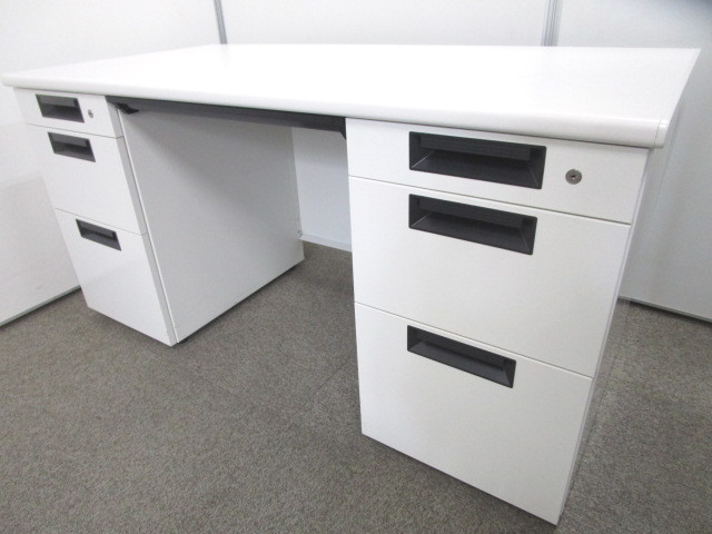 【美品！】価格と品質が良いバランスのプラス製両袖机です！｜上長席|1400mmサイズ
                        フラットライン
                                    中古
            