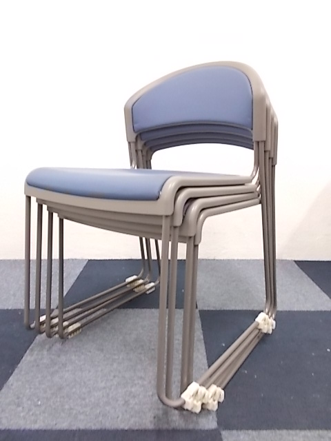 【専門業者によりクリーニング済み】【4脚セット商品】内田洋行製　スタッキングチェア　重ねられる為収納に便利！！
                        
                                    中古
            