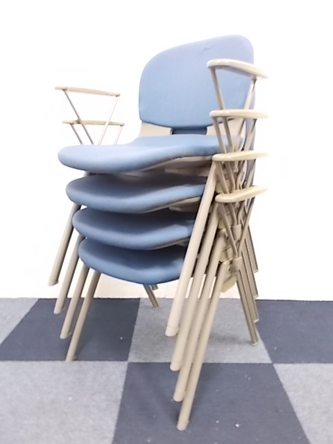 【専門業者によりクリーニング済み】【4脚セット商品】内田洋行製　スタッキングチェア　重ねられる為収納に便利！！
                        
                                    中古
            