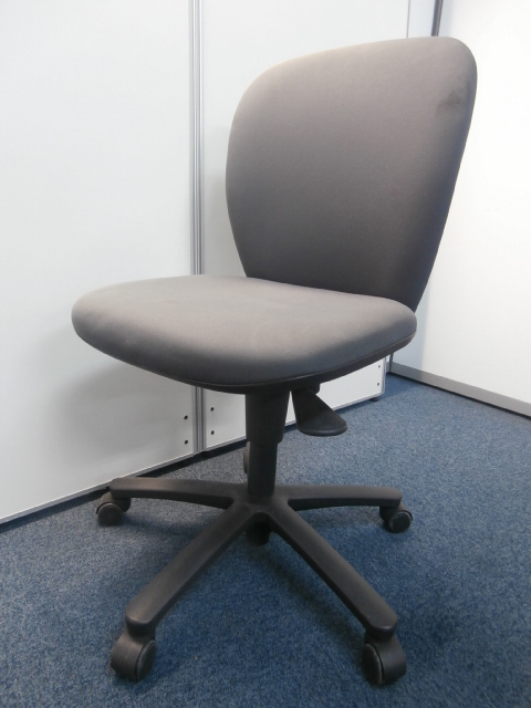 【おつとめ品】【女性に人気というのは伊達じゃない】まずは座って！【F】
                        リエット
                                    中古
            