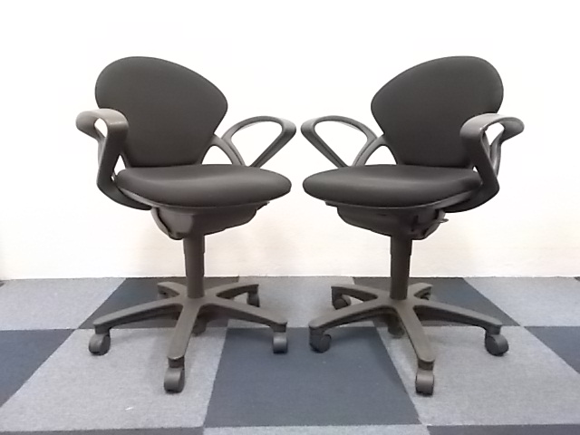 【2脚セット商品】【専門業者によりクリーニング済み】【背から腰を包み込むフィット感！】■プレーゴチェア ■肘付・ブラック ■イトーキ製（ITOKI）【Prego】【大量入荷】

                        プレーゴ
                                    中古
            