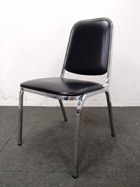 【6脚入荷】｜スタッキングチェア｜汚れを拭き取りやすいビニール地！
                        
                                    中古
            
