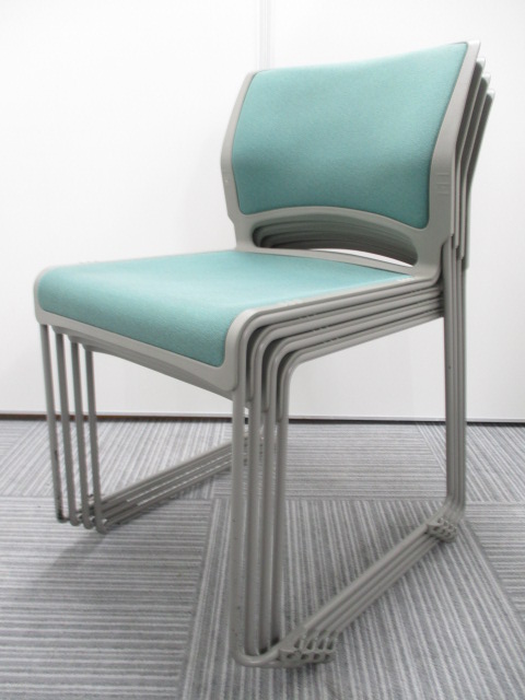 【20脚以上揃います】オカムラ製スタッキングチェア4脚セット！
                        
                                    中古
            