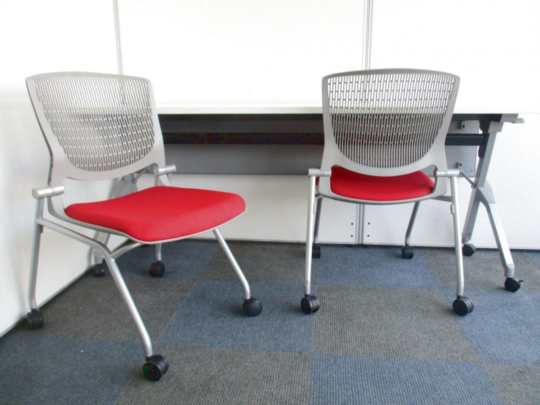 【スタックテーブルとネスティングチェアのセットです！】収納に便利な折りたたみ式【社内セミナー等に役立ちます！】
                        フラプター
                                    中古
            