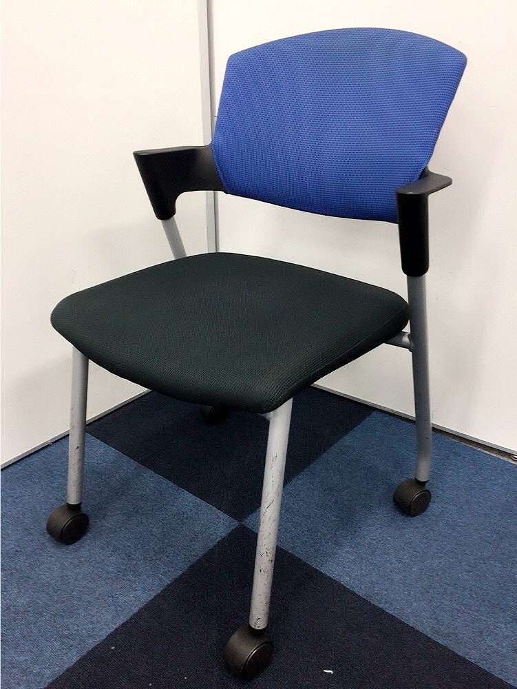 【コクヨ製プロッティ】ブルー×ブラックカラーの人気スタッキングチェア12脚入荷致しました【会議室・リラクゼーションスペースに】
                        プロッティ
                                    中古
            
