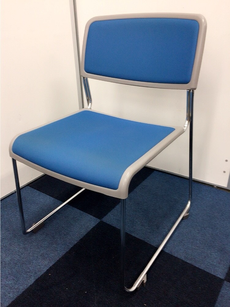 【10脚入荷】【重ねられる！】【コクヨ製】オフィスで定番のブルーカラーのスタッキングチェアが入荷！
                        
                                    中古
            