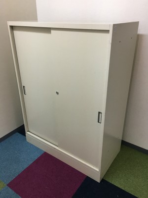 【滞留品のためお値下げ！】【オカムラ製】【42シリーズ】色がアイボリーで珍しい！しかも高さ１２００mm【引き戸で省スペース！】【RP】
                        42
                                    中古
            